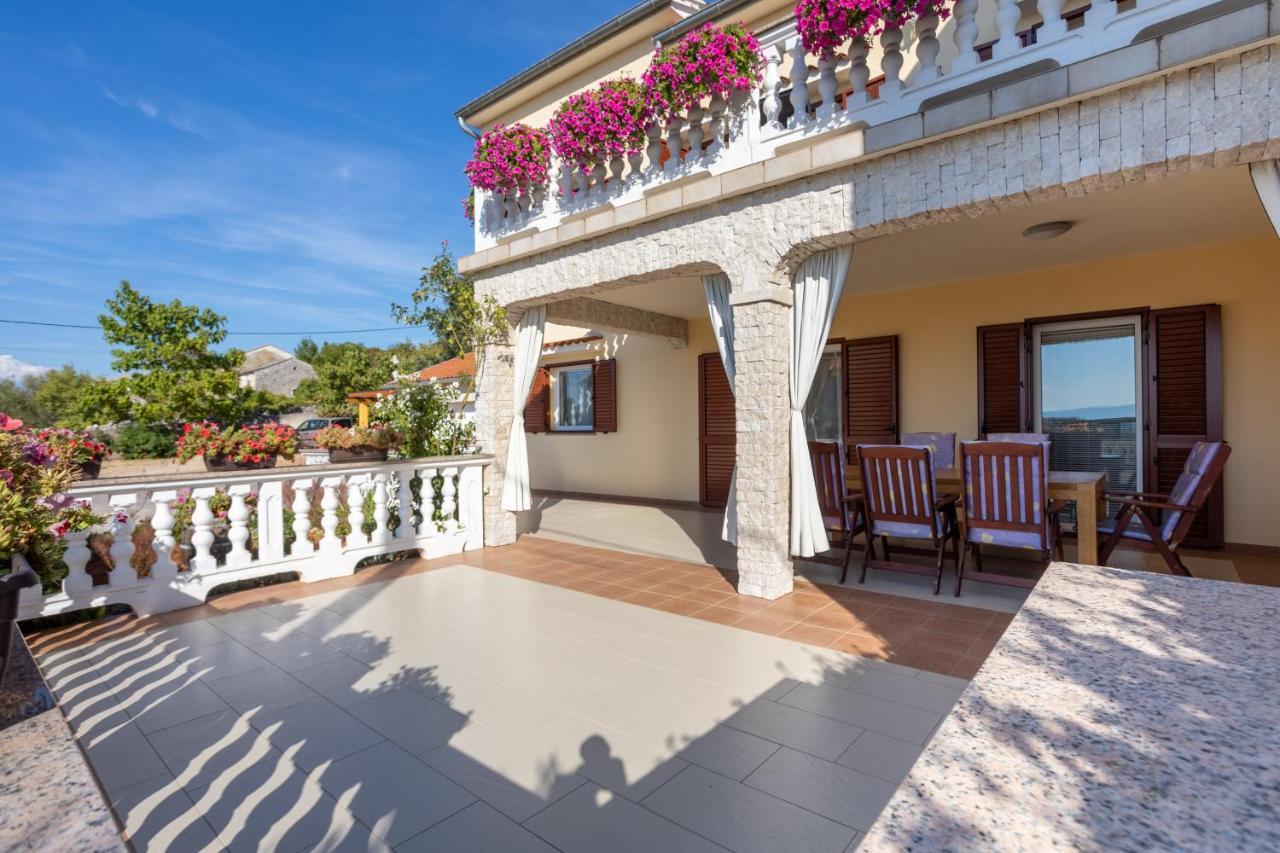 Apartmani Sandra Malinska Sveti Vid-Miholjice ภายนอก รูปภาพ
