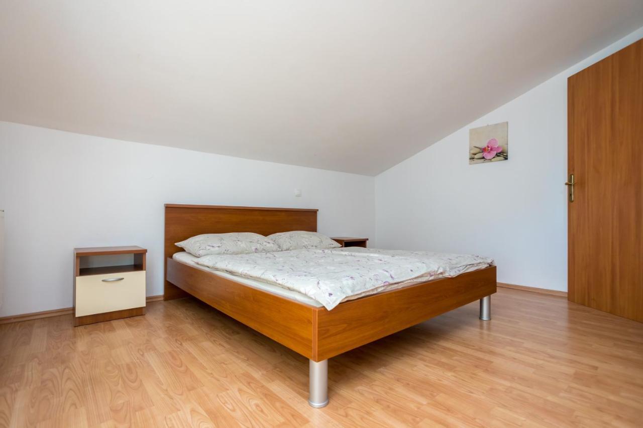 Apartmani Sandra Malinska Sveti Vid-Miholjice ภายนอก รูปภาพ