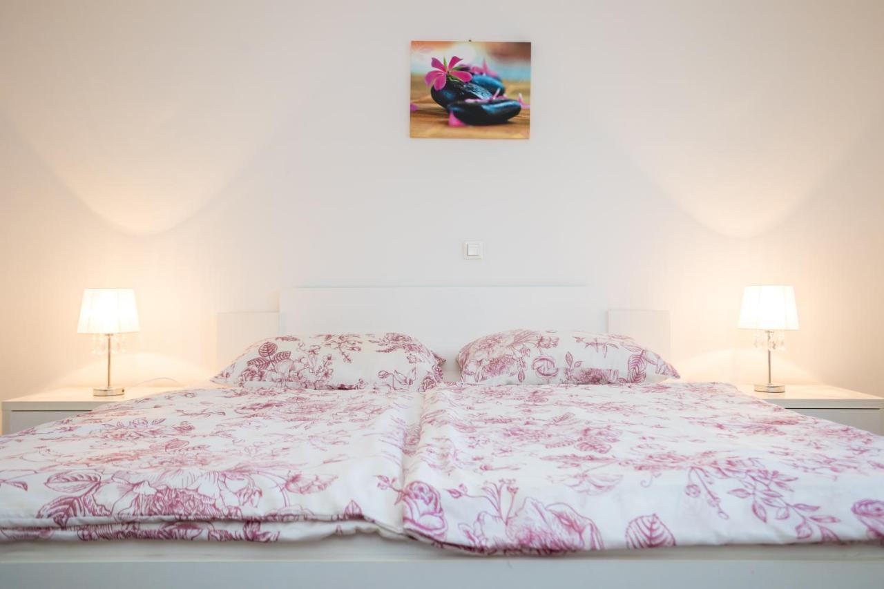 Apartmani Sandra Malinska Sveti Vid-Miholjice ภายนอก รูปภาพ