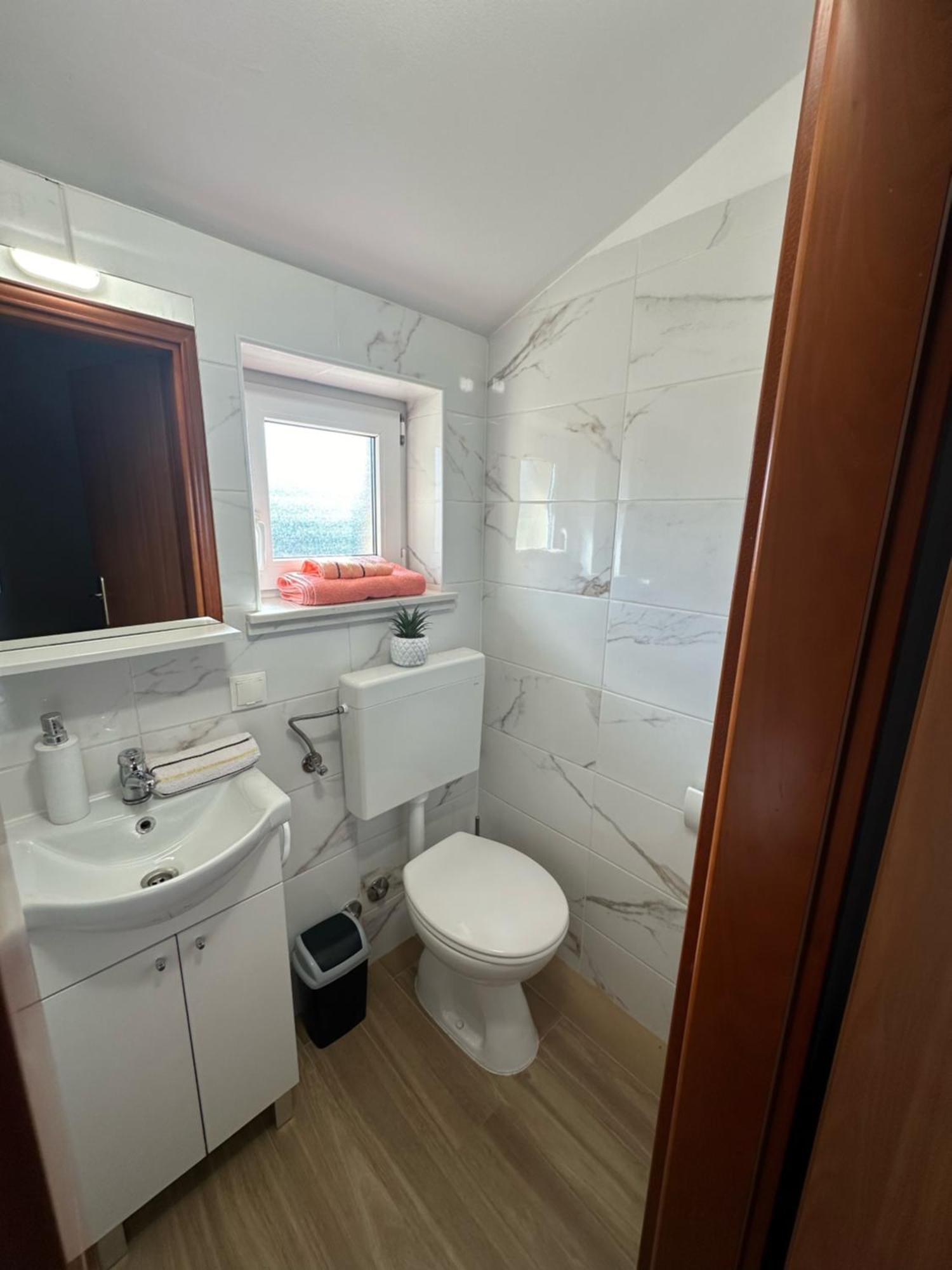 Apartmani Sandra Malinska Sveti Vid-Miholjice ภายนอก รูปภาพ