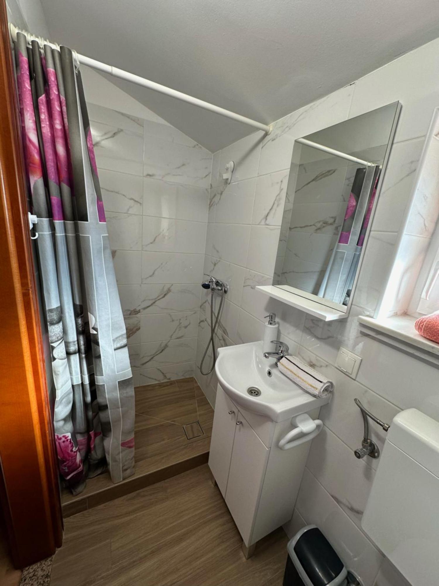 Apartmani Sandra Malinska Sveti Vid-Miholjice ภายนอก รูปภาพ